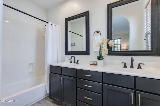 $725,000 | 2914 North 48th Place, Phoenix, AZ 85018