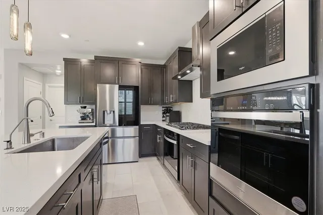 $767,990 | 433 Canary Song Drive, Henderson, NV 89011