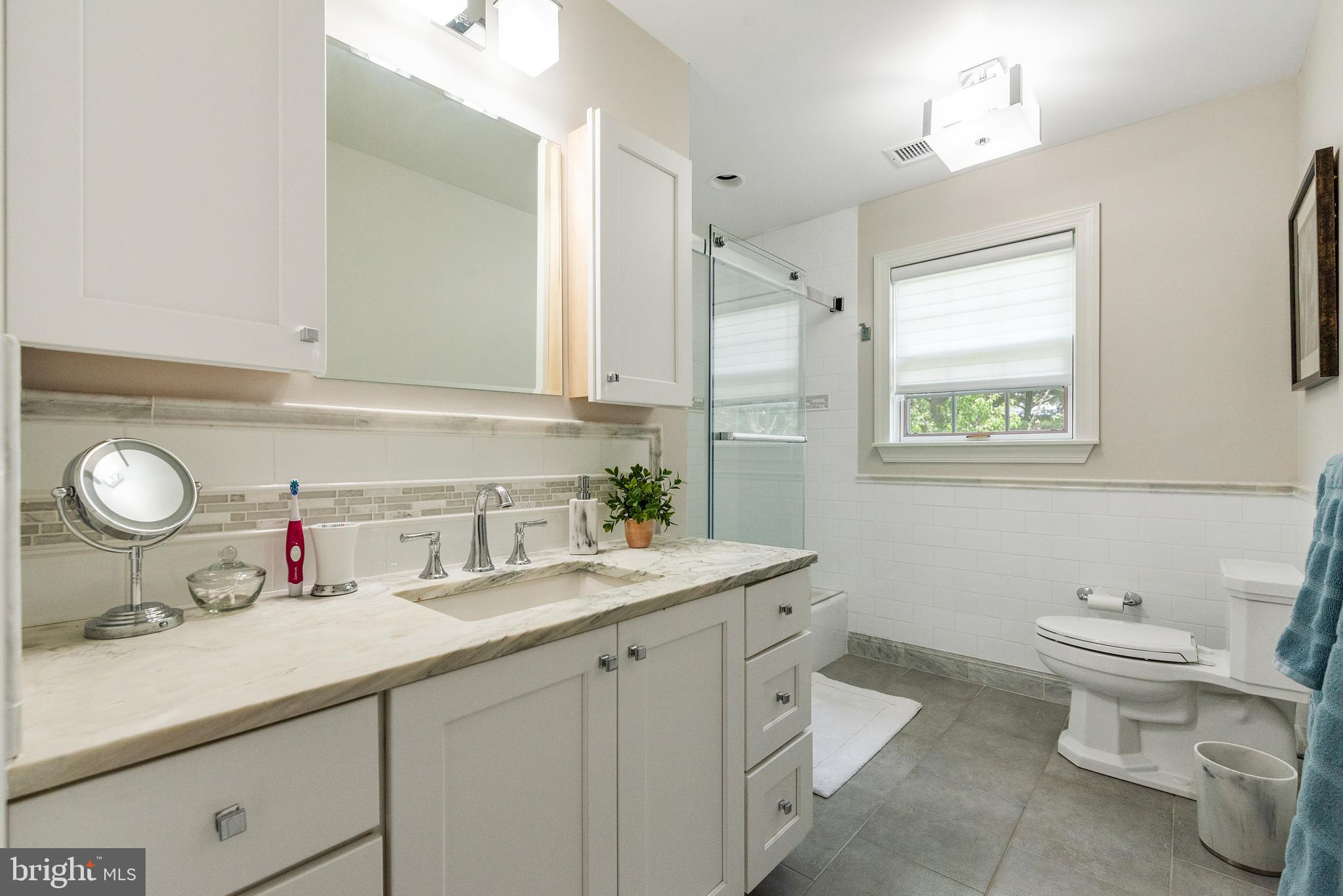 3280 Heebner Road Collegeville, PA 19426 - Photo 22 of 31 Stylishly updated hall bath
