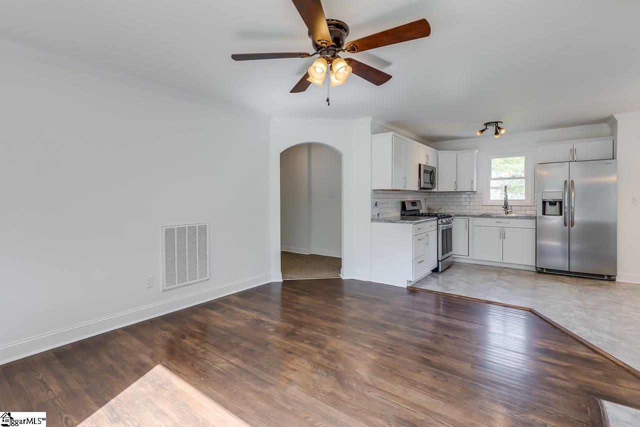 609 Perry Road Greenville, SC 29609 - Photo 8 of 33 Gallery Image 8