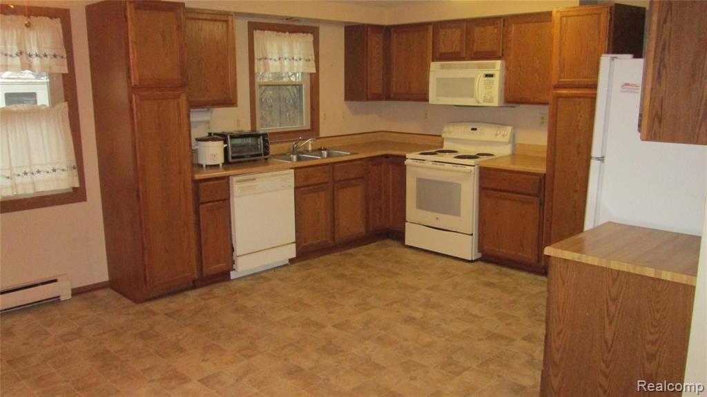 1690 South Boulevard Rochester, MI 48309 - Photo 12 of 24