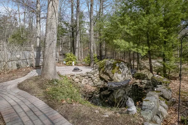 $925,000 | 155 Chase Road, South Hampton, NH 03827