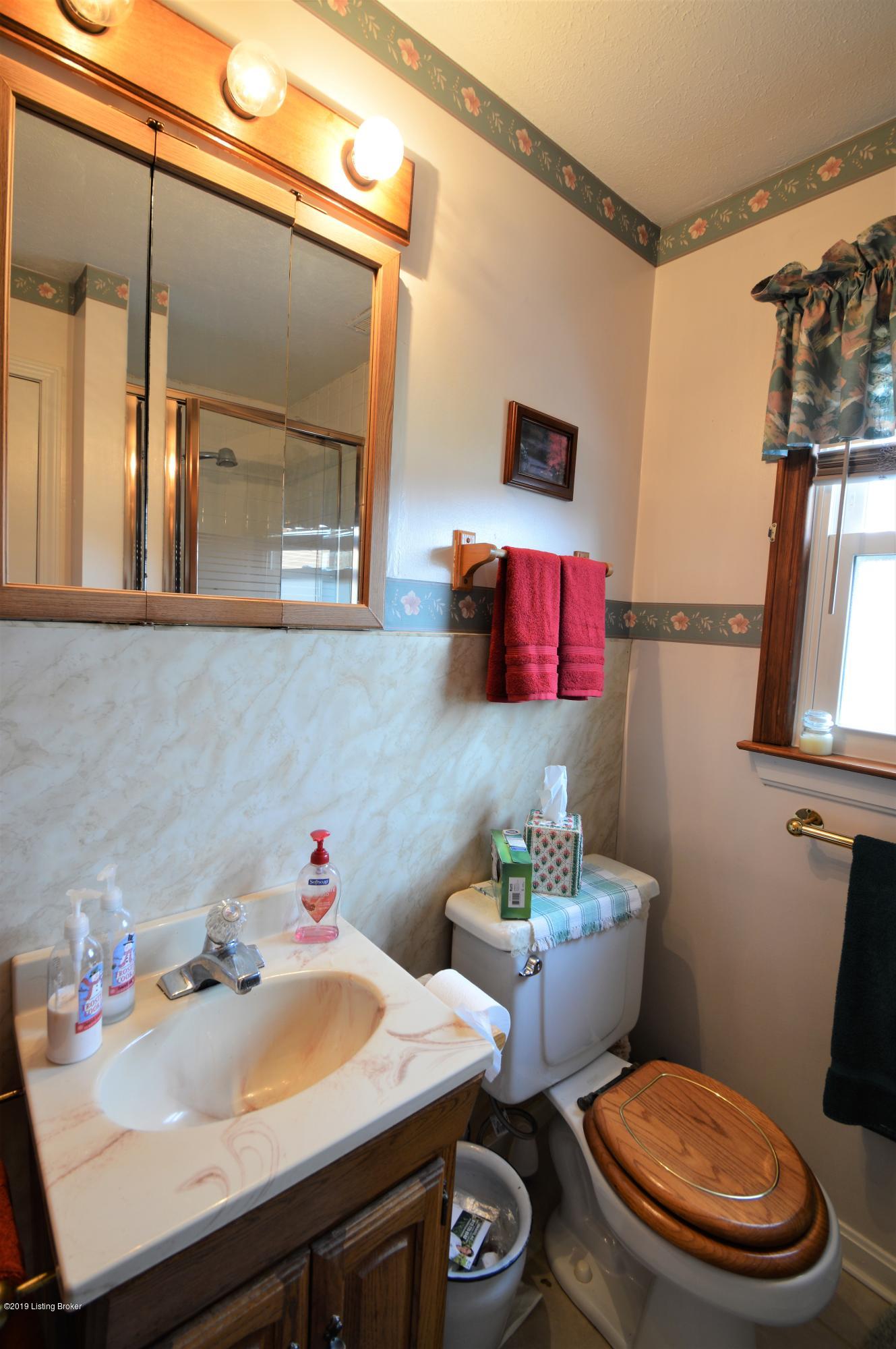 9803 Fairmount Road Louisville, KY 40291 - Photo 25 of 50 DSC_0032 (2)