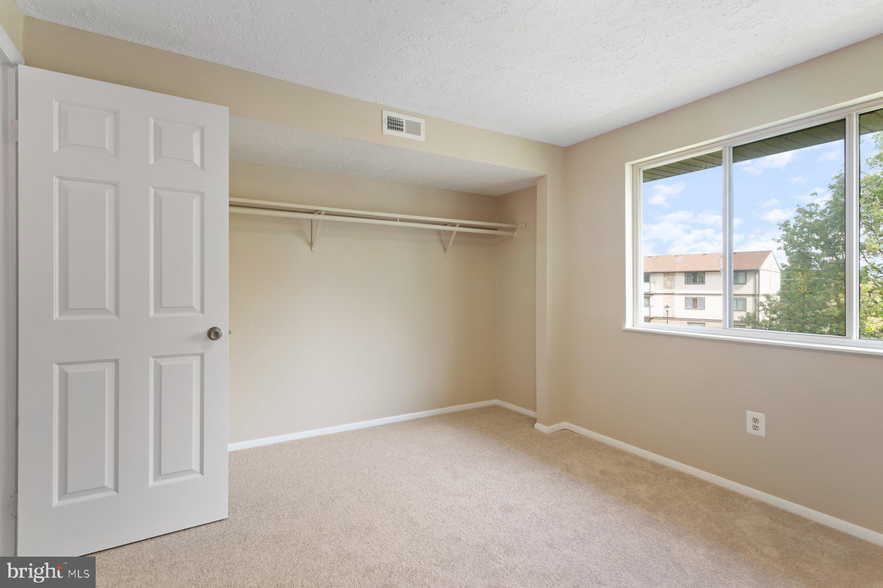 731 L Heather Ridge Drive Frederick, MD 21702 - Photo 22 of 26 Bedroom 2 - large space for dresser or desk!