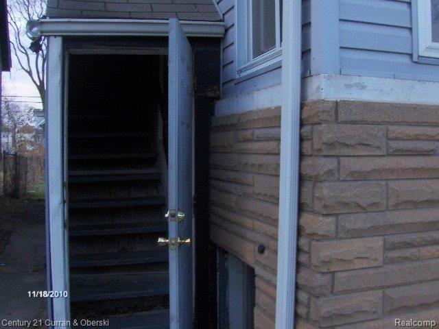 14 Orchard Street River Rouge, MI 48218 - Photo 12 of 12 ENTRANCE 2ND UNIT