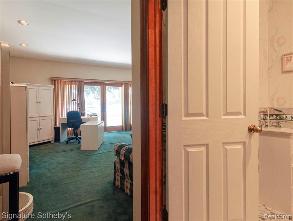 2020 Lake Angelus Road Lake Angelus, MI 48326 - Photo 25 of 52