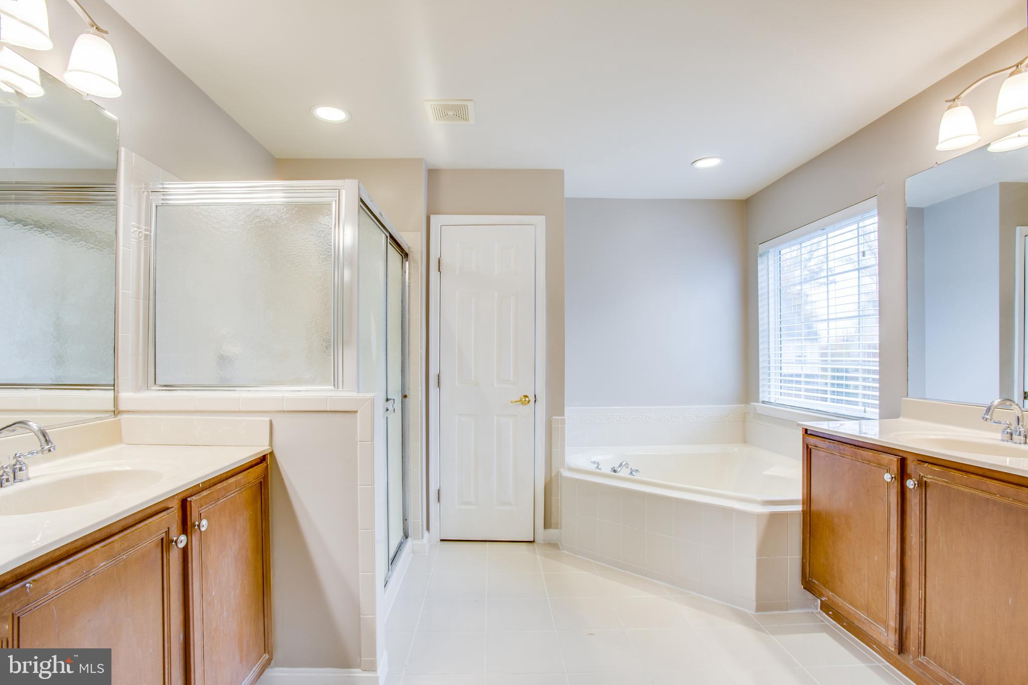 2613 Cast Off Loop Woodbridge, VA 22191 - Photo 26 of 52 Primary bathroom