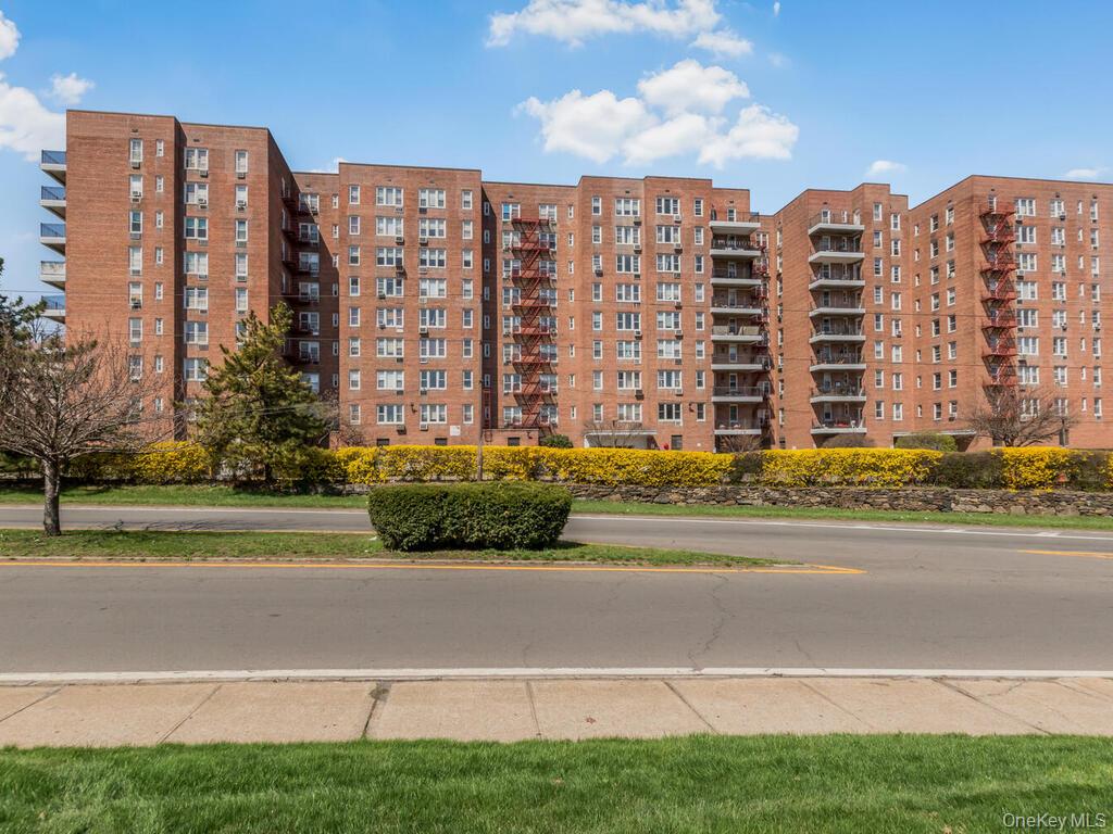 245 Rumsey Road, Unit 5G Yonkers, NY 10701 - Photo 9 of 11