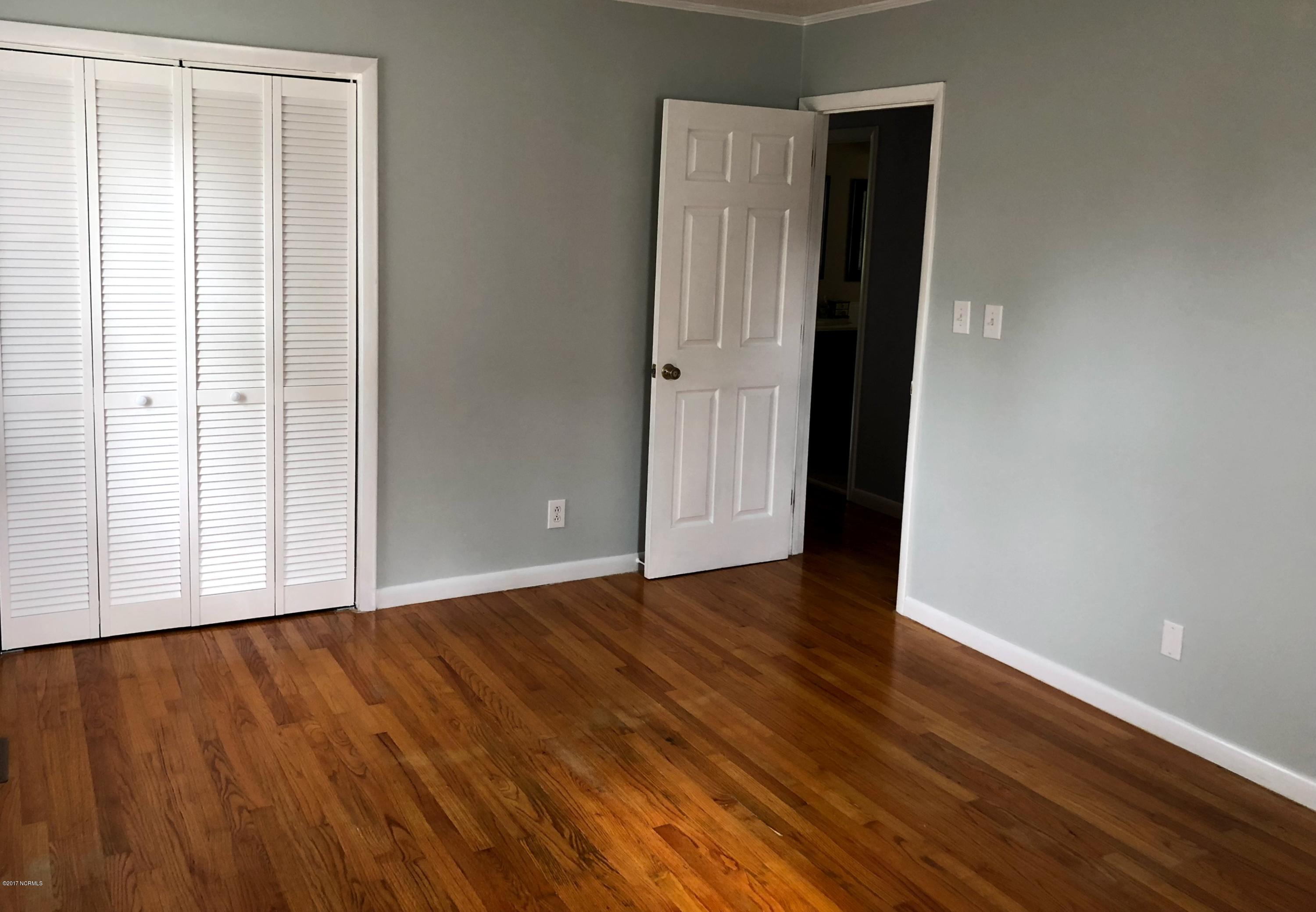 332 Tuttles Grove Road Beaufort, NC 28516 - Photo 16 of 30 Master Bed 3