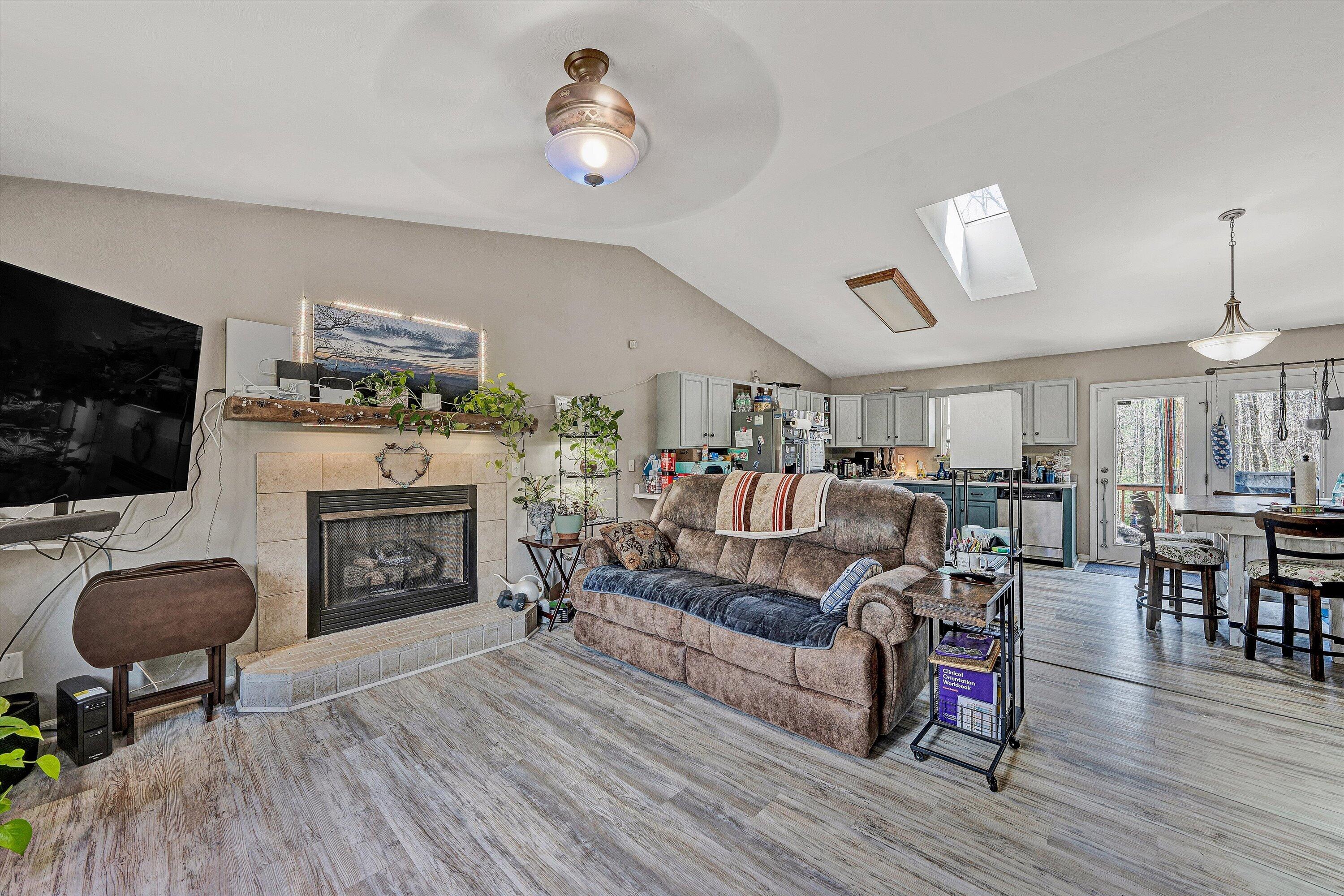 542 Mt Airy Road Hardy, VA 24101 - Photo 7 of 21 04-DSC00408