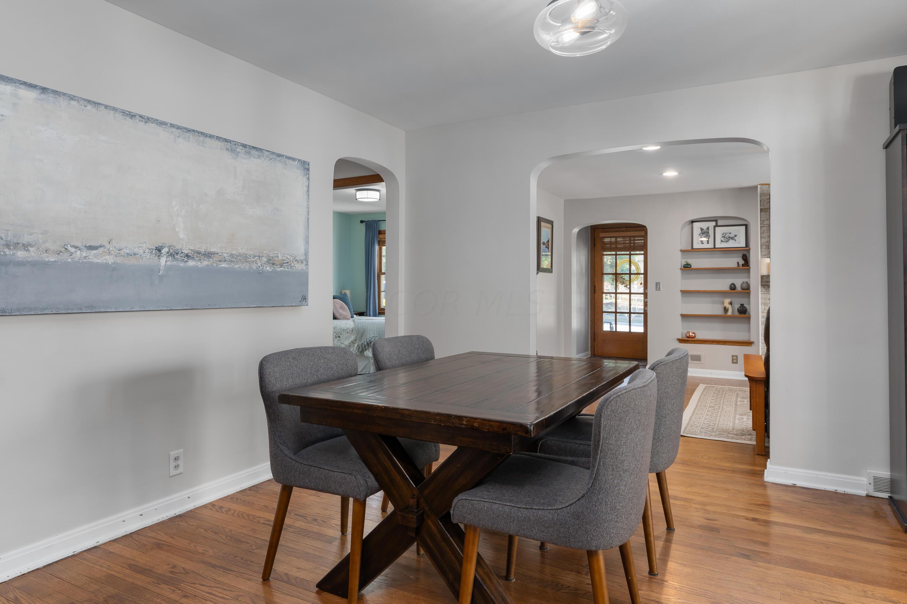 132 Nottingham Road Columbus, OH 43214 - Photo 9 of 37 Dining room and entry