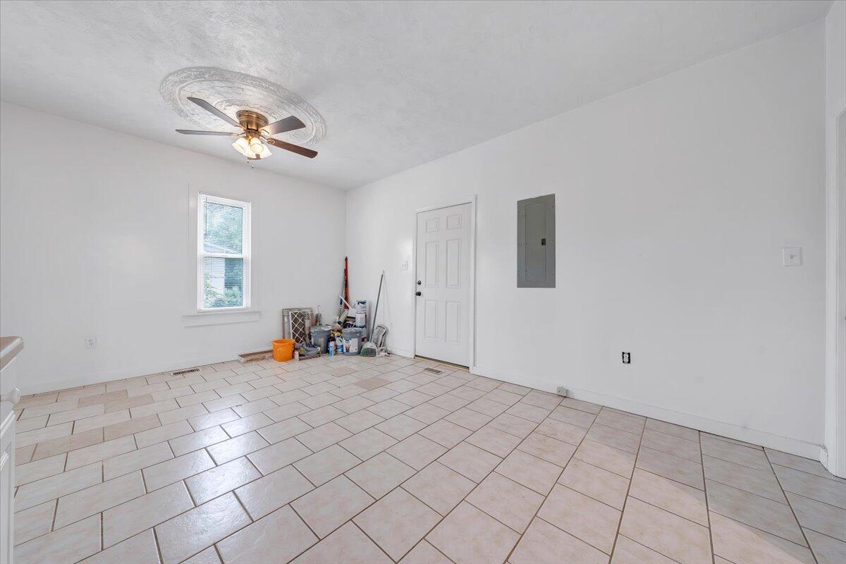 1202 Rugby Boulevard Northwest Roanoke, VA 24017 - Photo 12 of 26 12-MIB03622