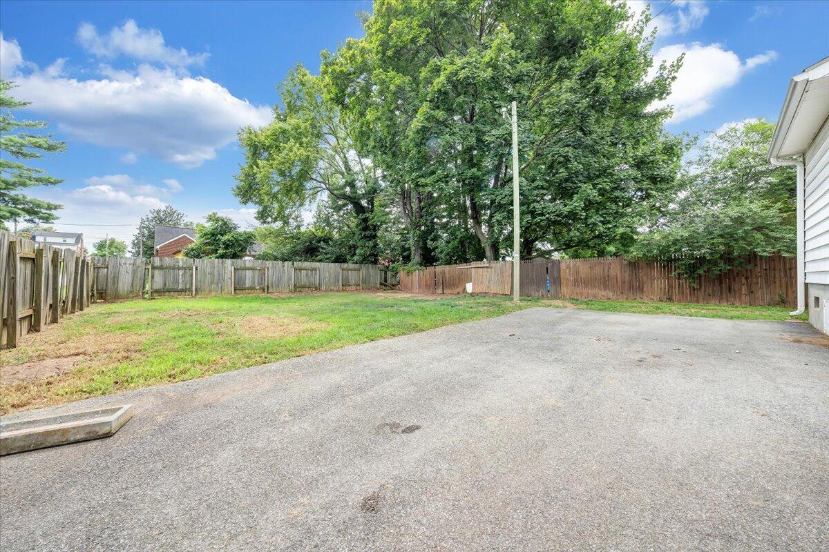 1202 Rugby Boulevard Northwest Roanoke, VA 24017 - Photo 17 of 26 17-MIB03637