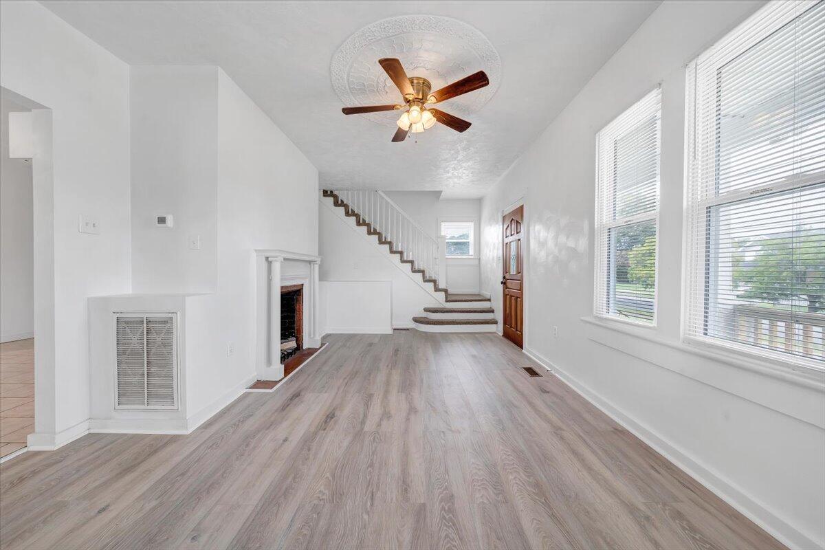 1202 Rugby Boulevard Northwest Roanoke, VA 24017 - Photo 4 of 26 04-MIB03607