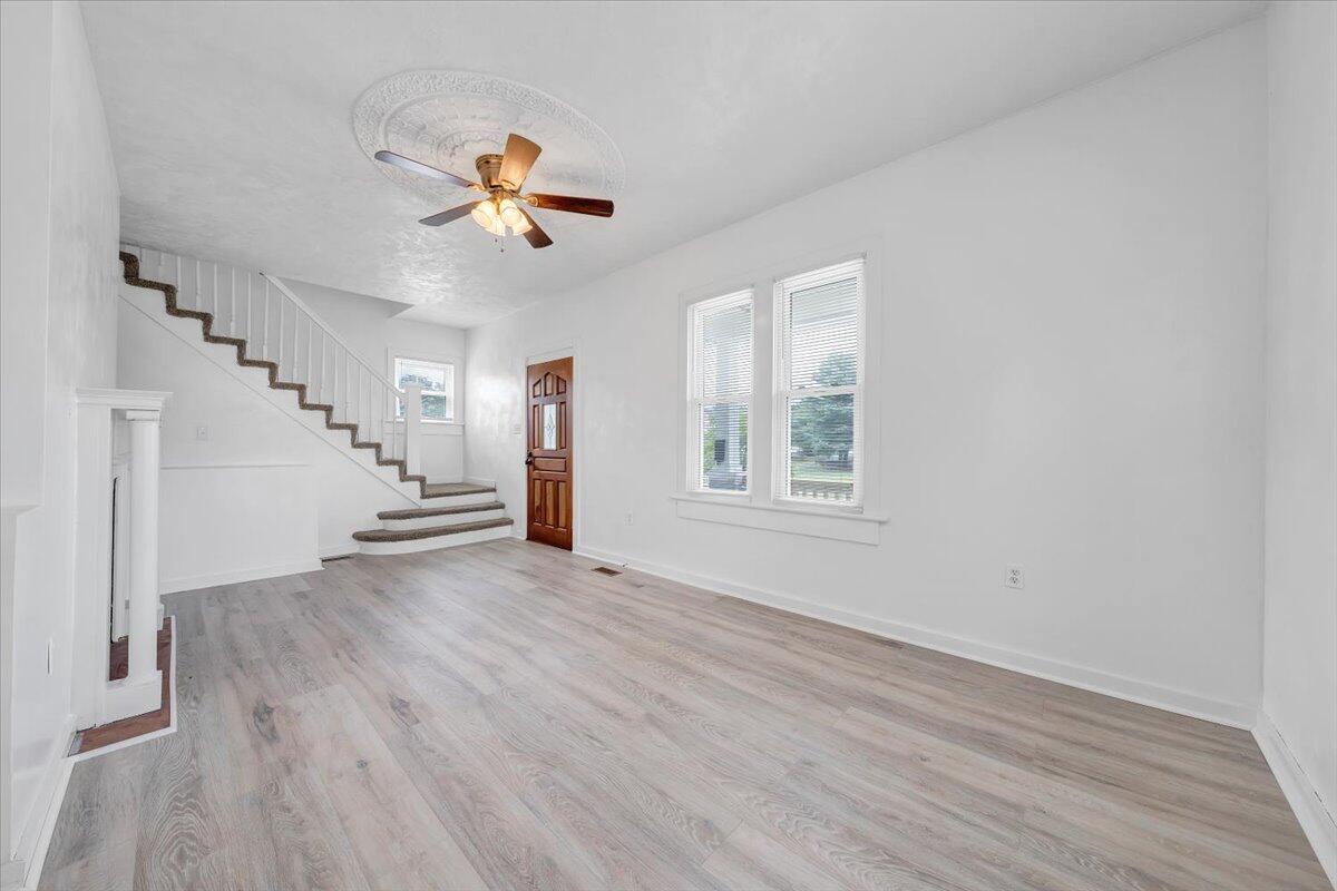 1202 Rugby Boulevard Northwest Roanoke, VA 24017 - Photo 5 of 26 05-MIB03610