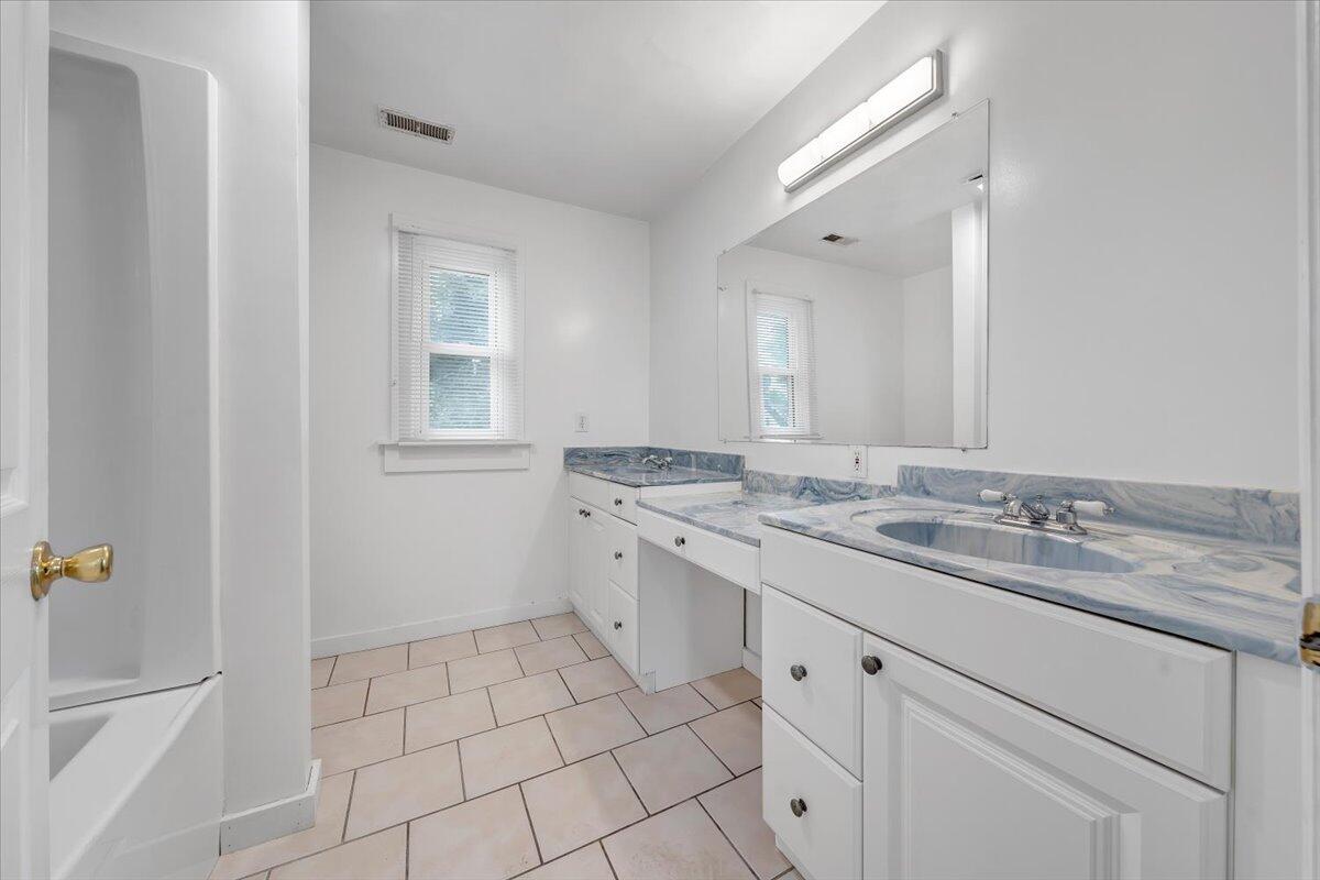 1202 Rugby Boulevard Northwest Roanoke, VA 24017 - Photo 6 of 26 06-MIB03586