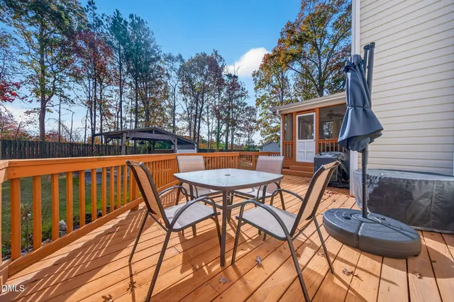 a view of a house with backyard and a tree