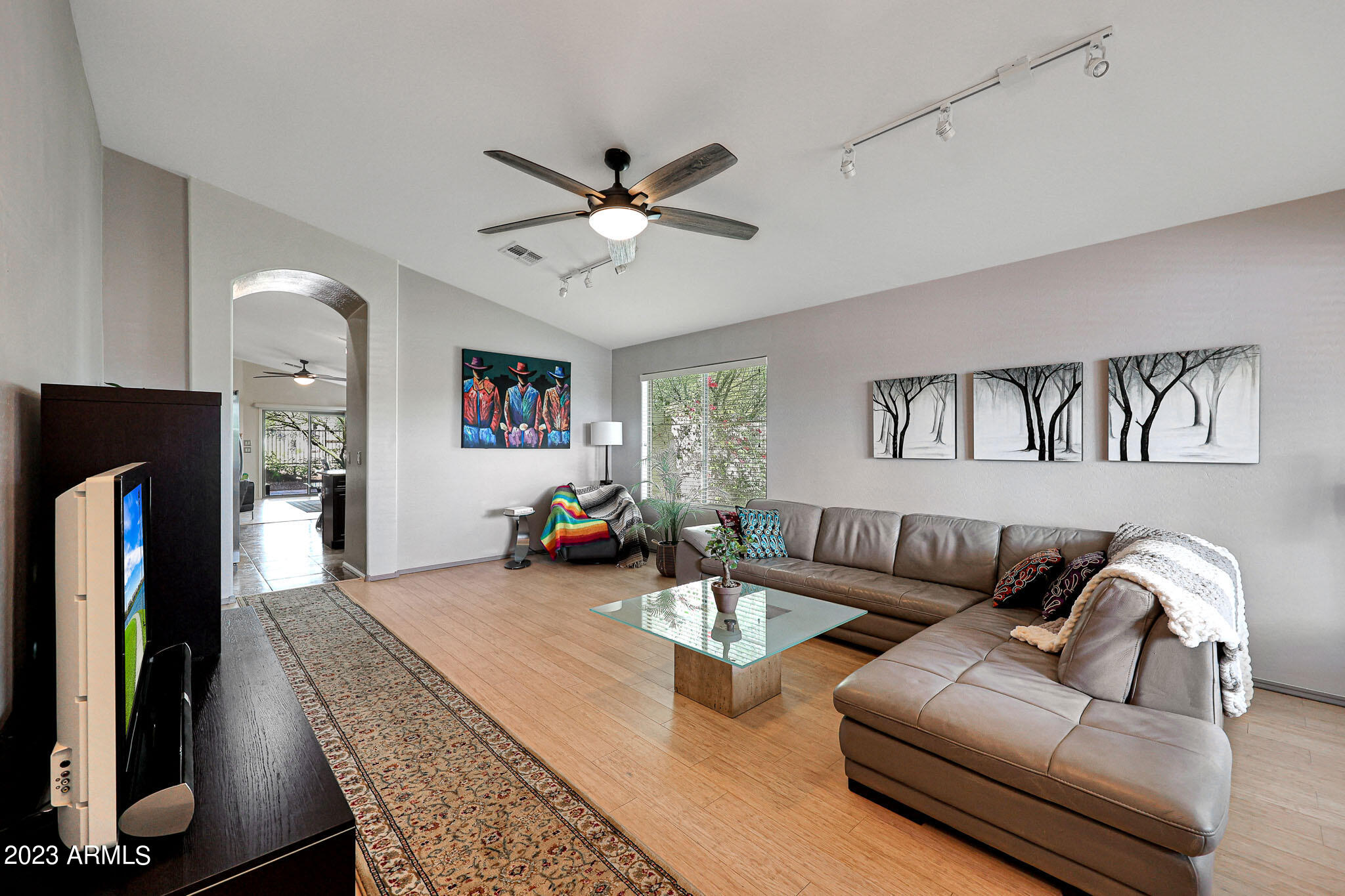 2828 East Jj Ranch Road Phoenix, AZ 85024 - Photo 3 of 29 Living room