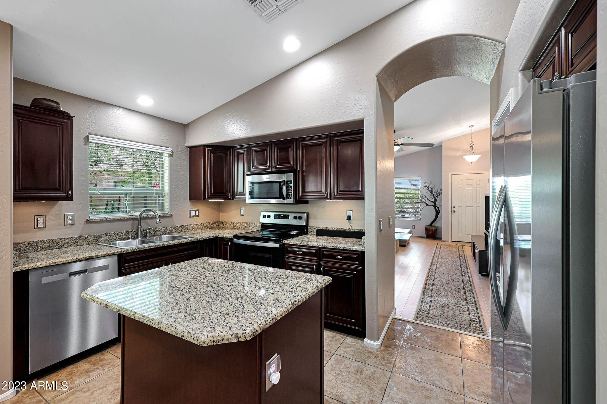2828 East Jj Ranch Road Phoenix, AZ 85024 - Photo 5 of 29 Kitchen with island