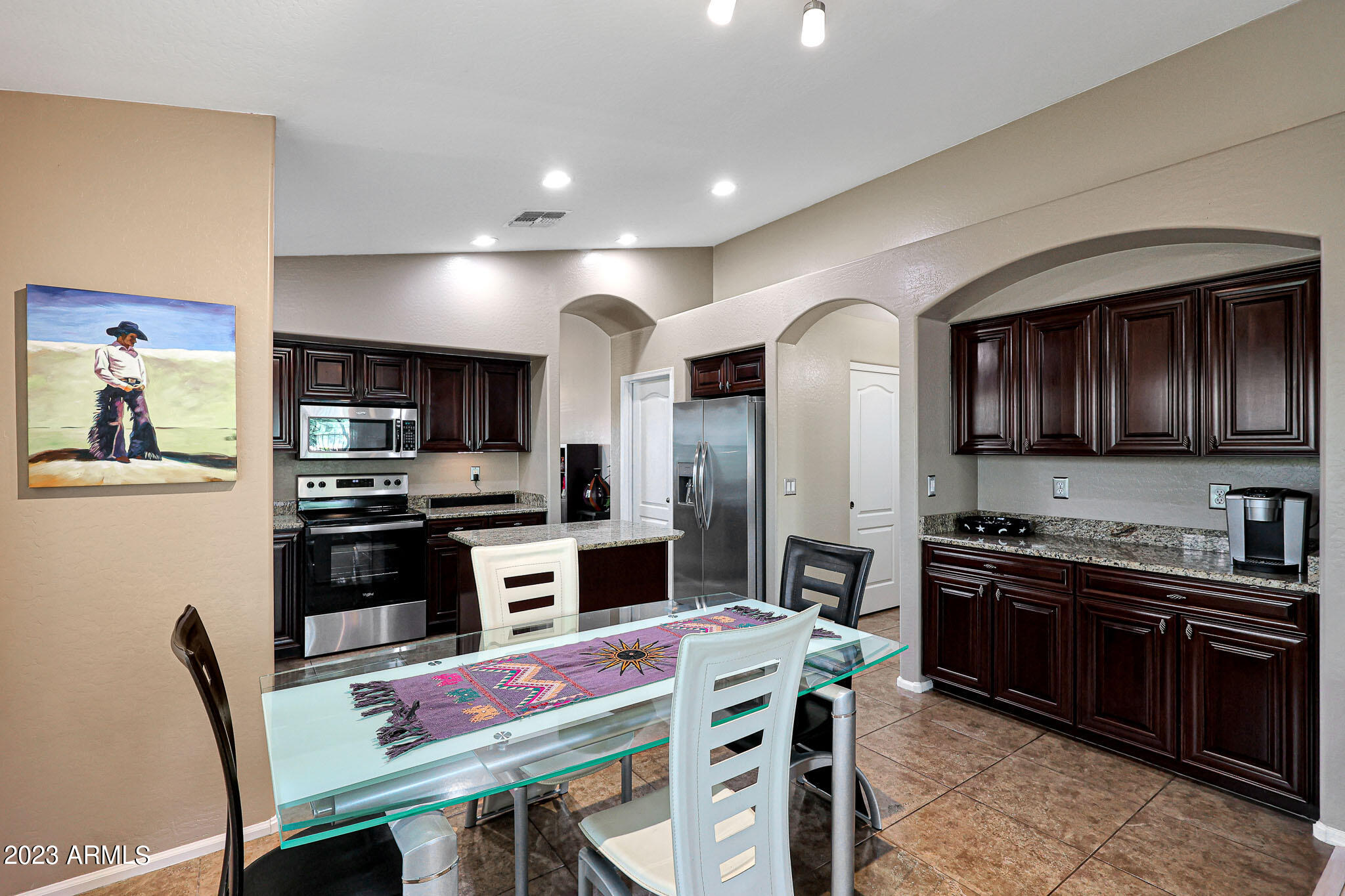 2828 East Jj Ranch Road Phoenix, AZ 85024 - Photo 6 of 29 Kitchen/dining area
