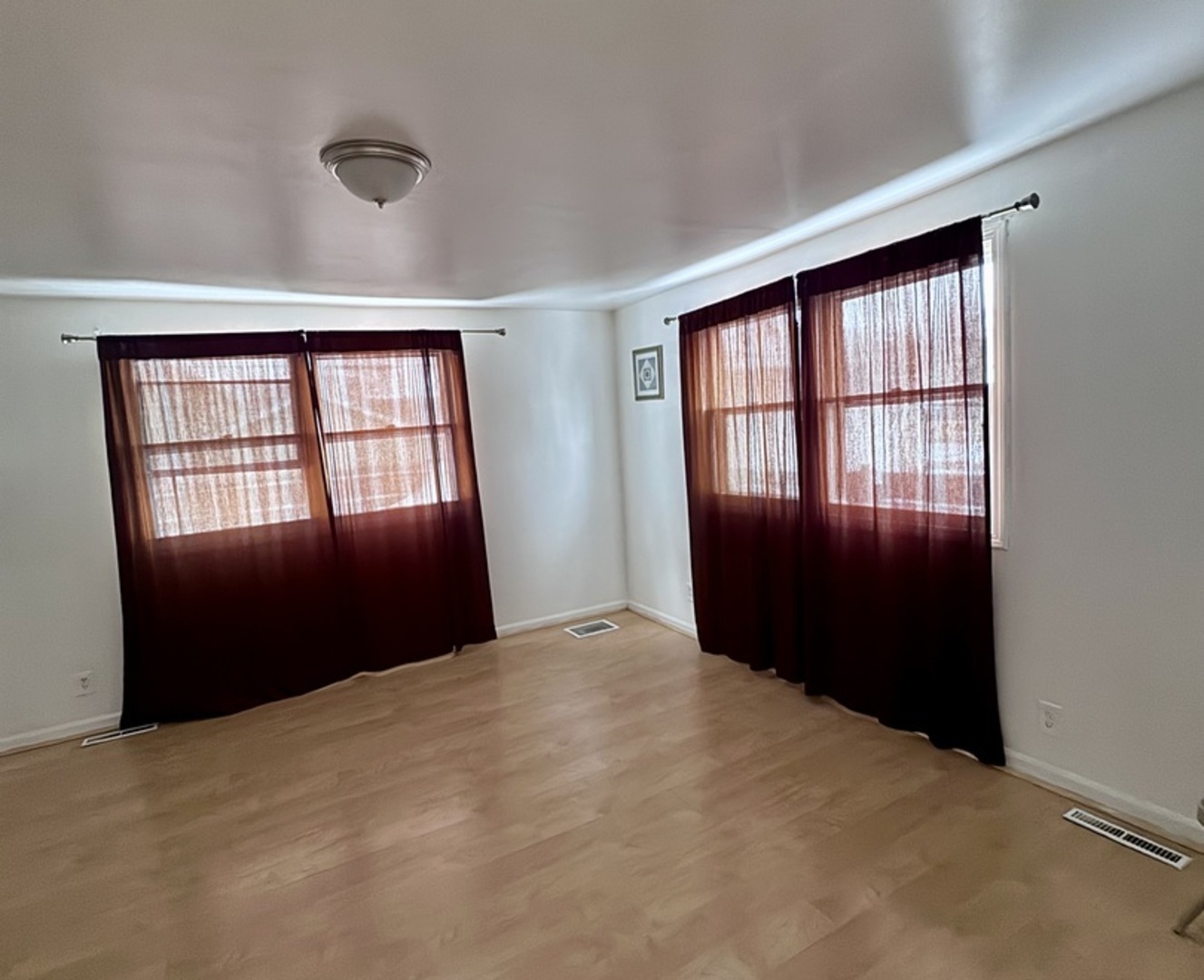 807 Spruce Street Aurora, IL 60506 - Photo 8 of 20 a bedroom with a bed and a window