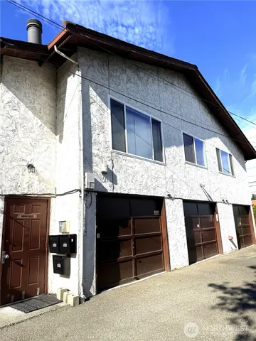 $1,398,000 | 8854 Interlake Avenue North, Seattle, WA 98103