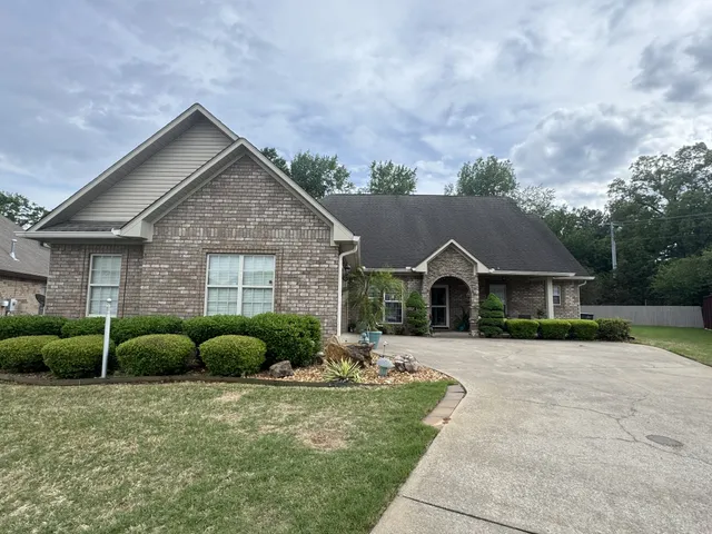 $389,900 | 212 Sherborne Court, Florence, AL 35633