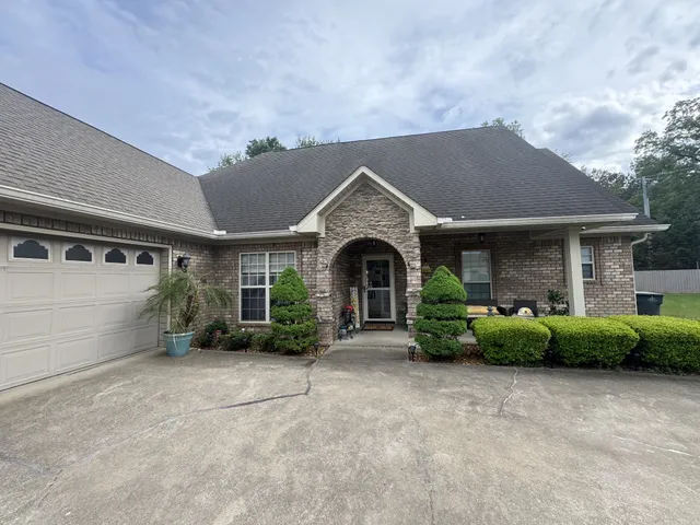 $389,900 | 212 Sherborne Court, Florence, AL 35633