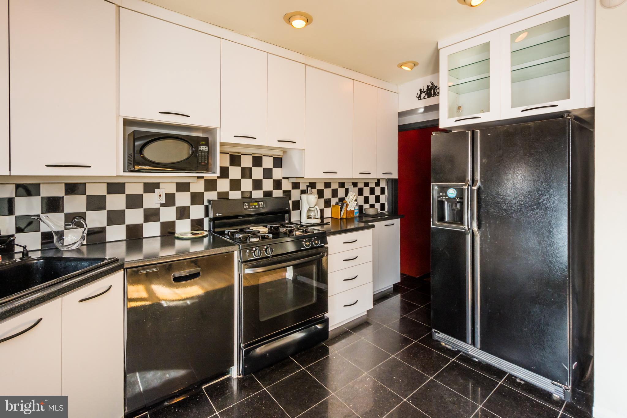 2729 Moorgate Road Baltimore, MD 21222 - Photo 3 of 34 Kitchen