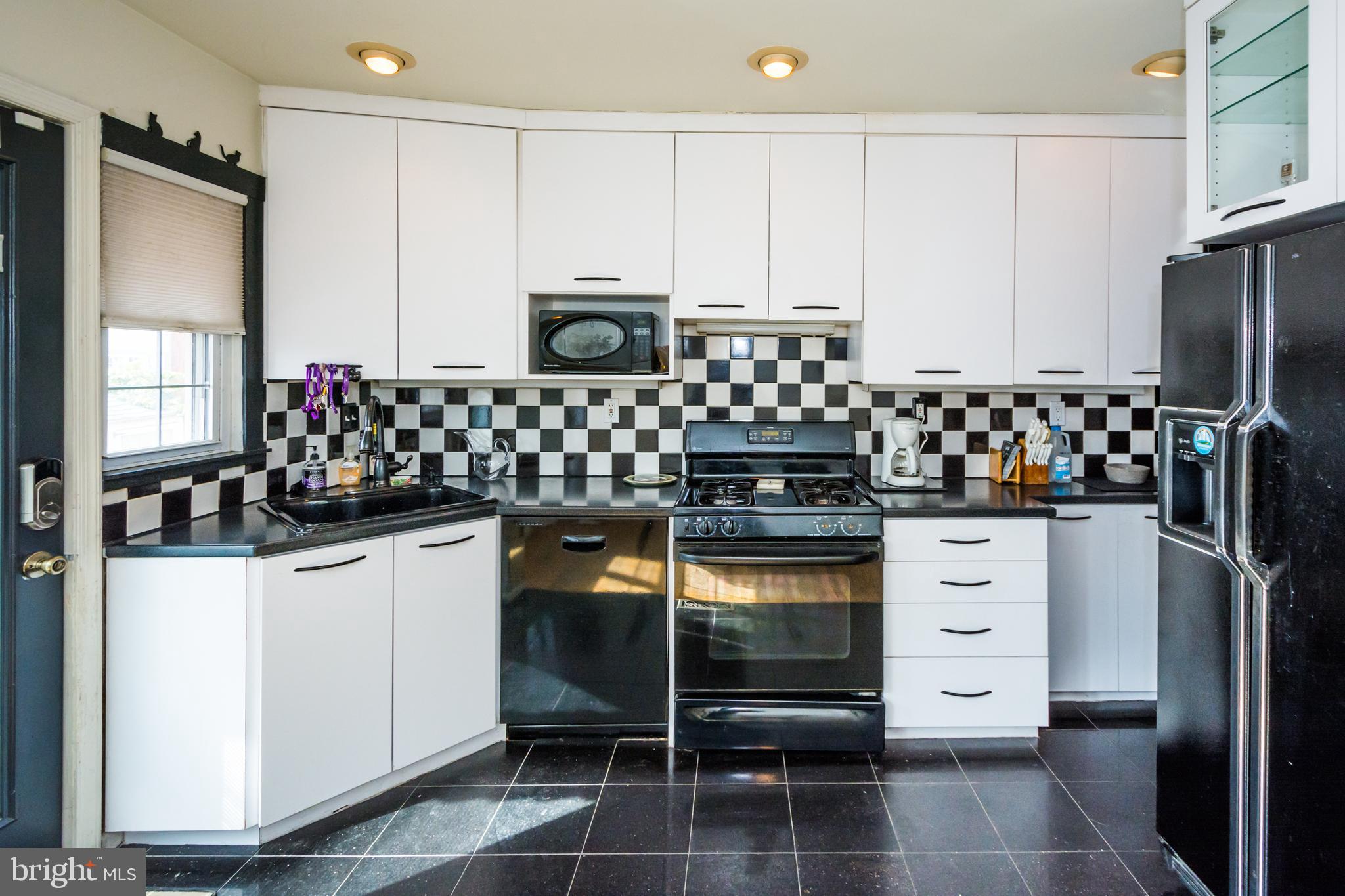 2729 Moorgate Road Baltimore, MD 21222 - Photo 4 of 34 Kitchen