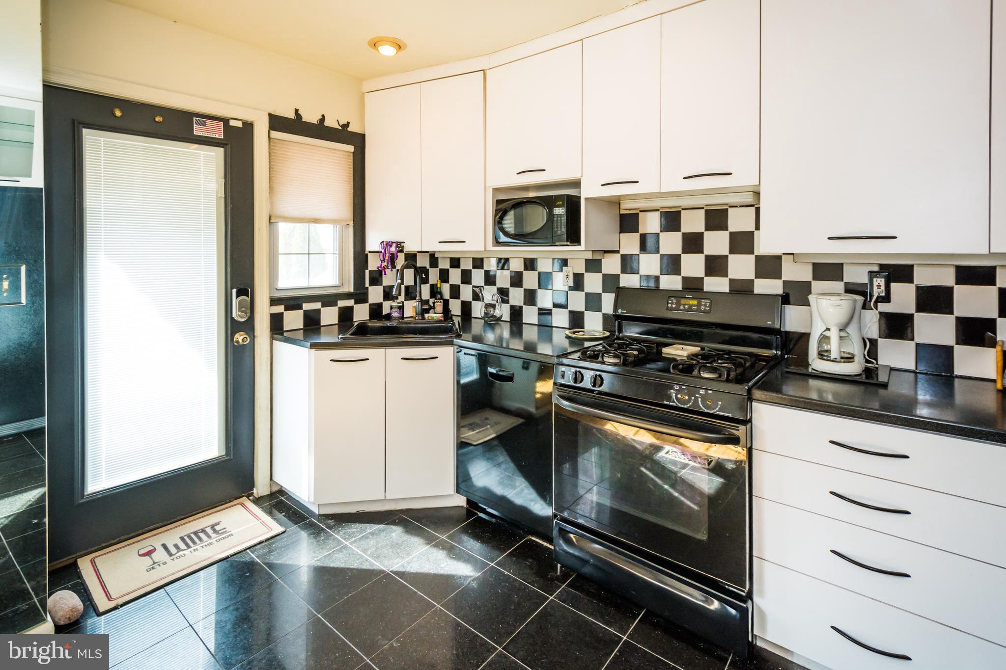2729 Moorgate Road Baltimore, MD 21222 - Photo 5 of 34 Kitchen