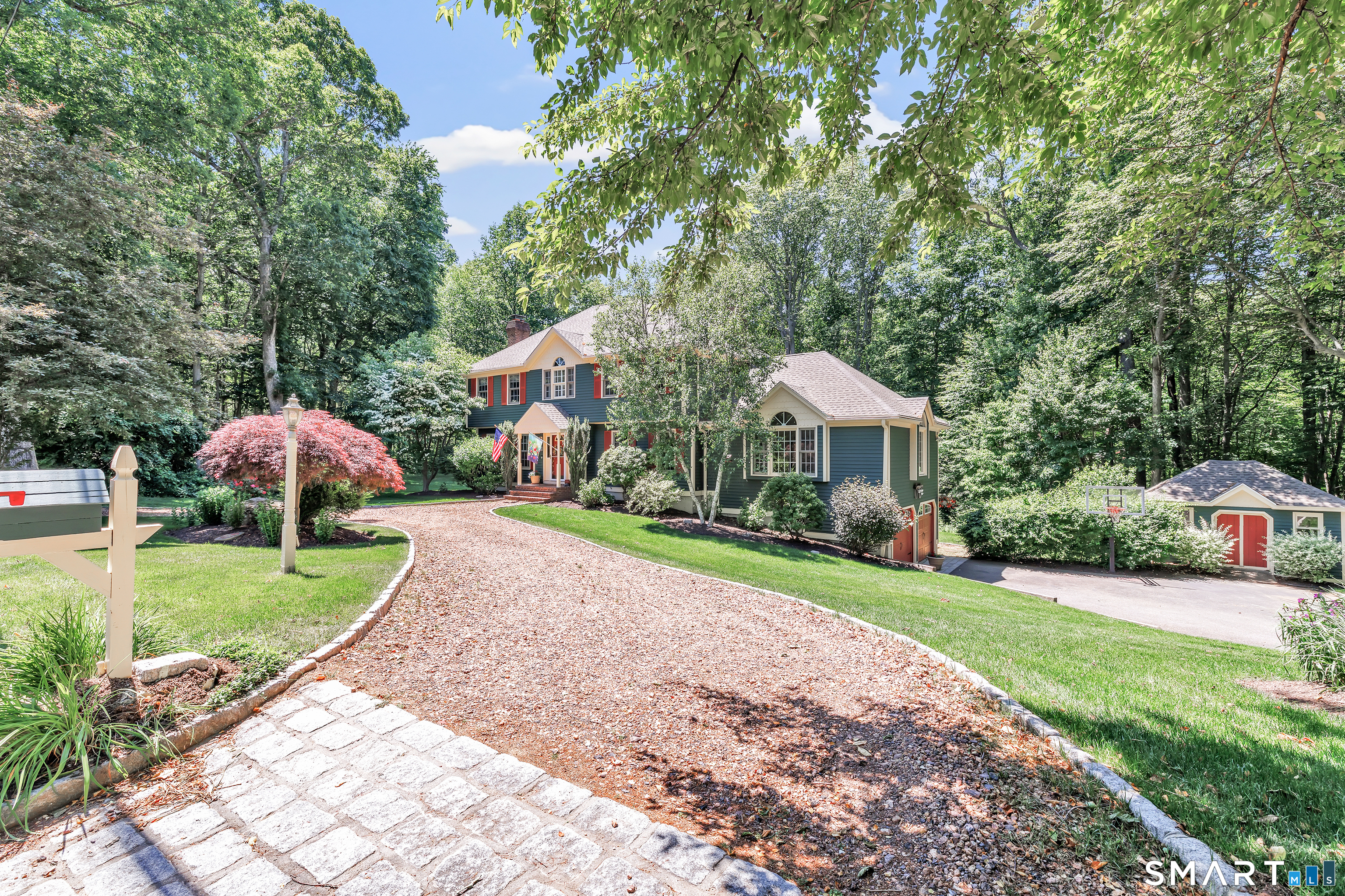 995 Beaver Dam Road Stratford, CT 06614 - Photo 3 of 40
