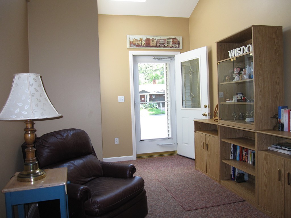 43 Raymond Road Marlborough, MA 01752 - Photo 5 of 30 Gallery Image 5