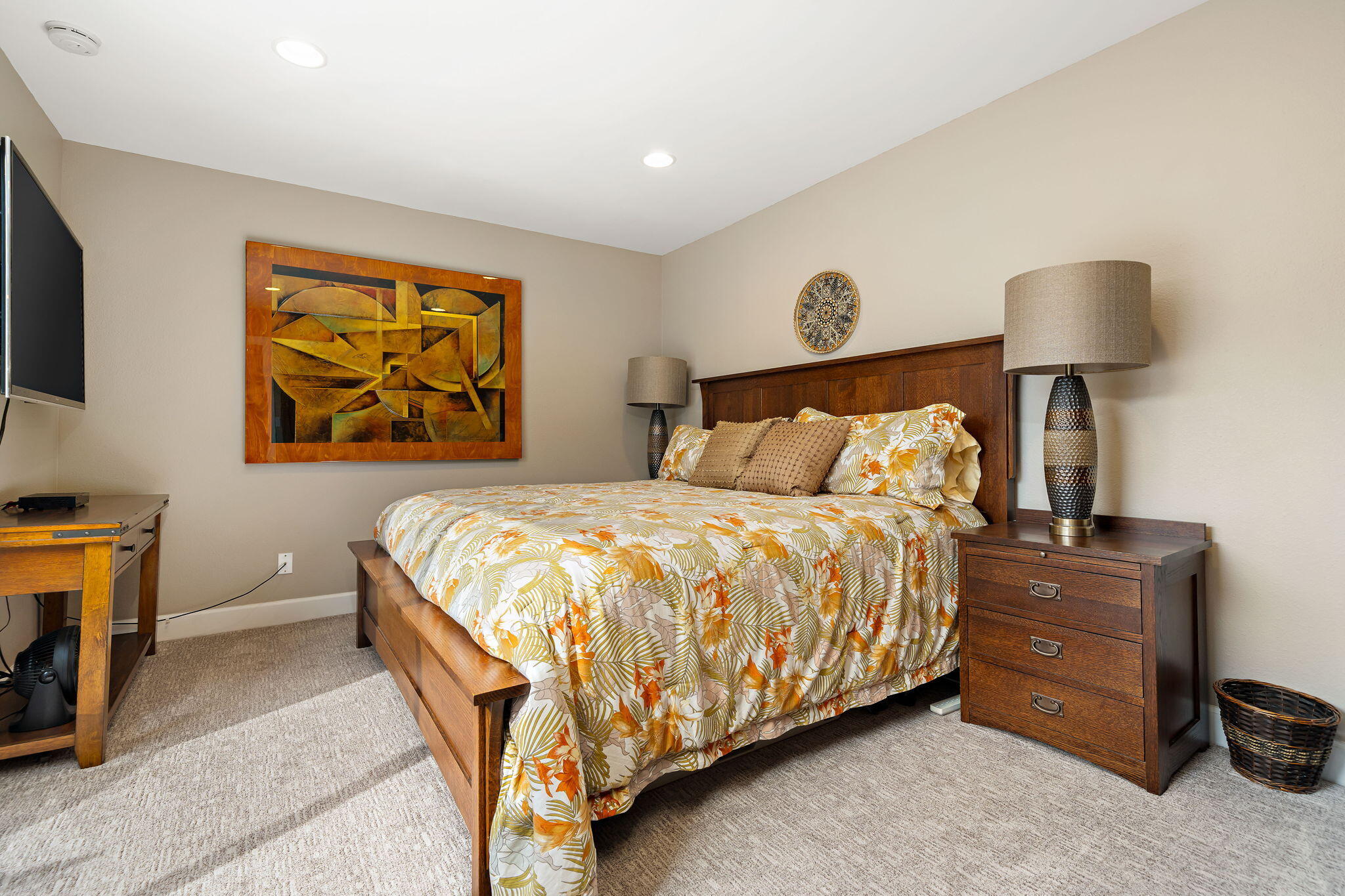21 Toledo Drive Rancho Mirage, CA 92270 - Photo 22 of 35 a bedroom with a bed and a lamp on table