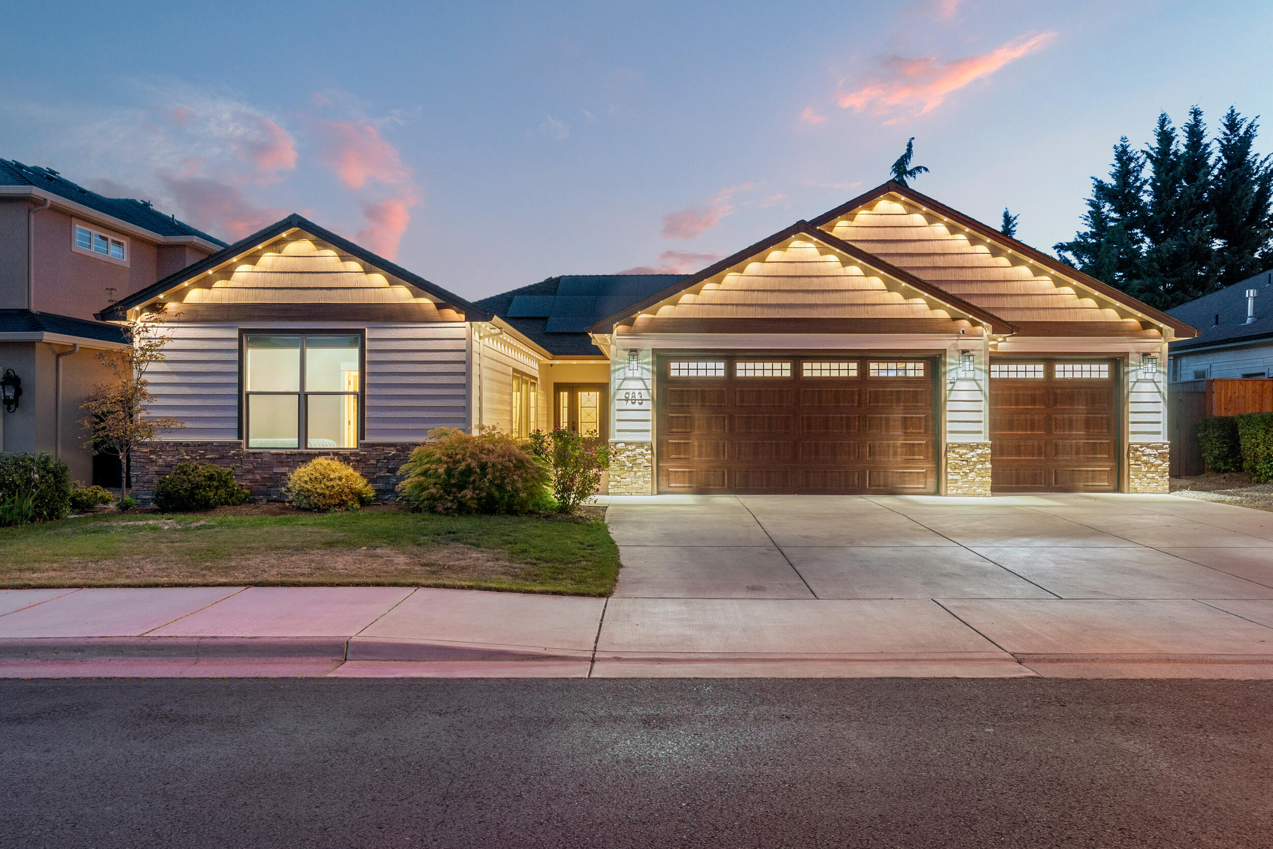 983 Pumpkin Ridge Eagle Point, OR 97524 - Photo 1 of 44 #1