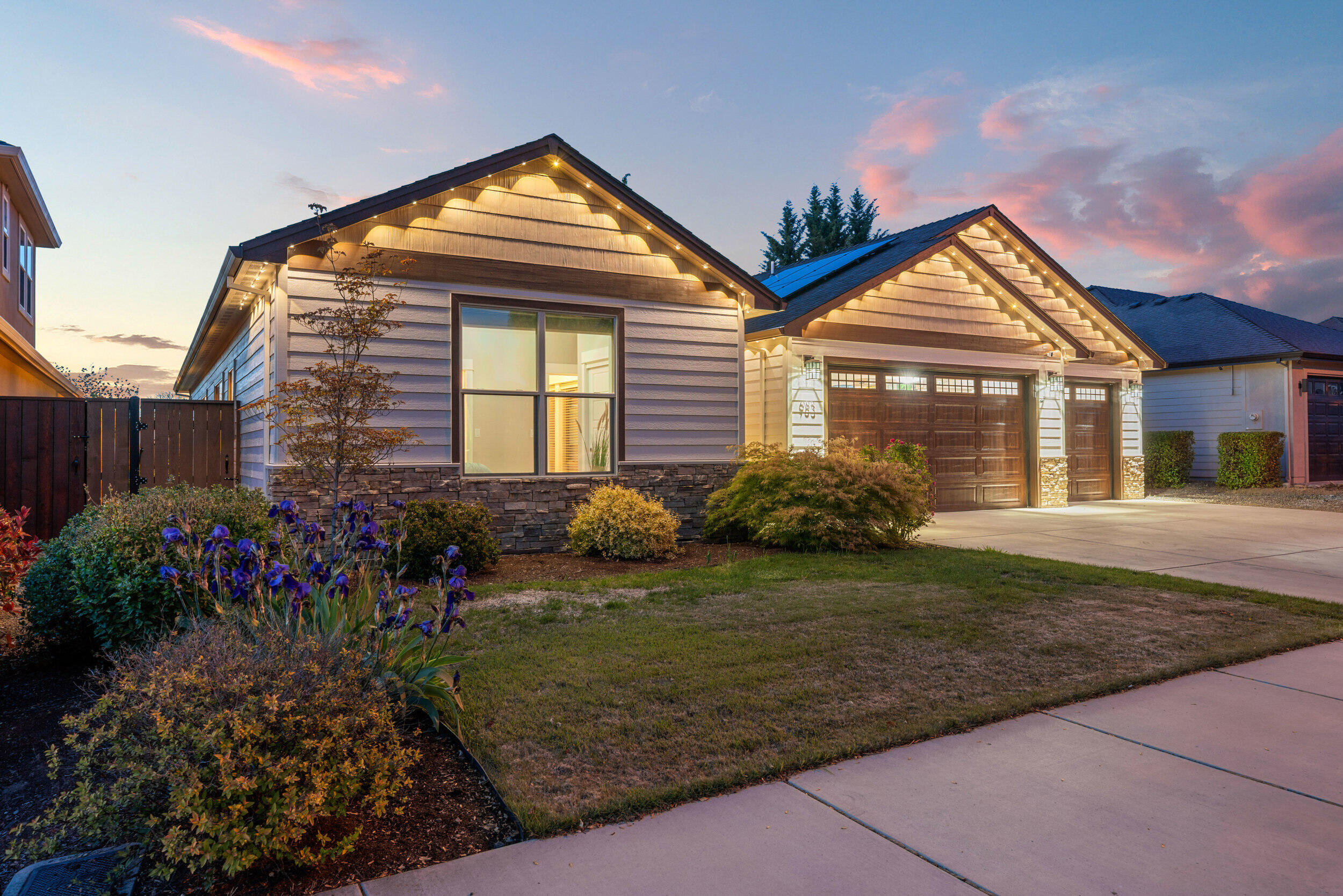 983 Pumpkin Ridge Eagle Point, OR 97524 - Photo 5 of 44 50_983 pumpkin rdg, eagle point, or 9752