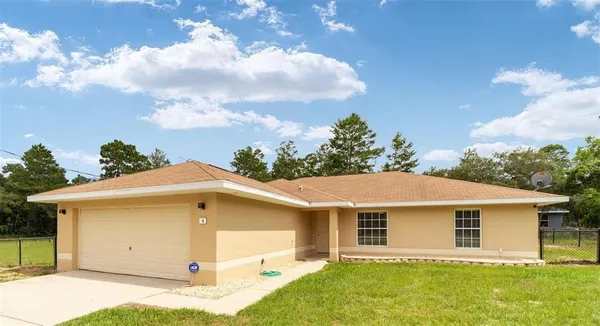 $1,800 | 4 Malauka Pass Place, Ocklawaha, FL 32179