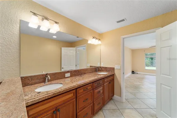 $1,800 | 4 Malauka Pass Place, Ocklawaha, FL 32179