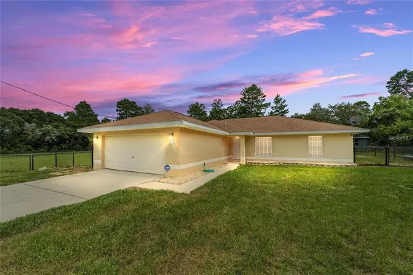 $1,800 | 4 Malauka Pass Place, Ocklawaha, FL 32179