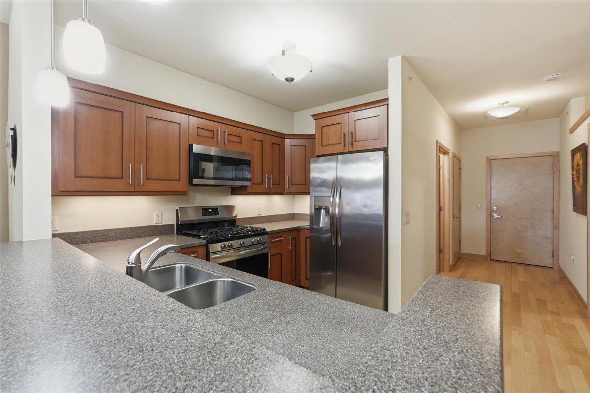 555 South Midvale Boulevard, Unit 216 Madison, WI 53711 - Photo 11 of 30
