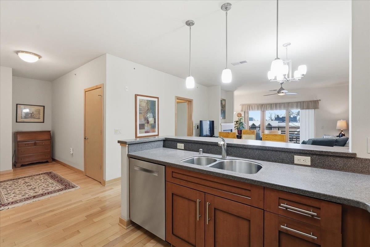 555 South Midvale Boulevard, Unit 216 Madison, WI 53711 - Photo 12 of 30