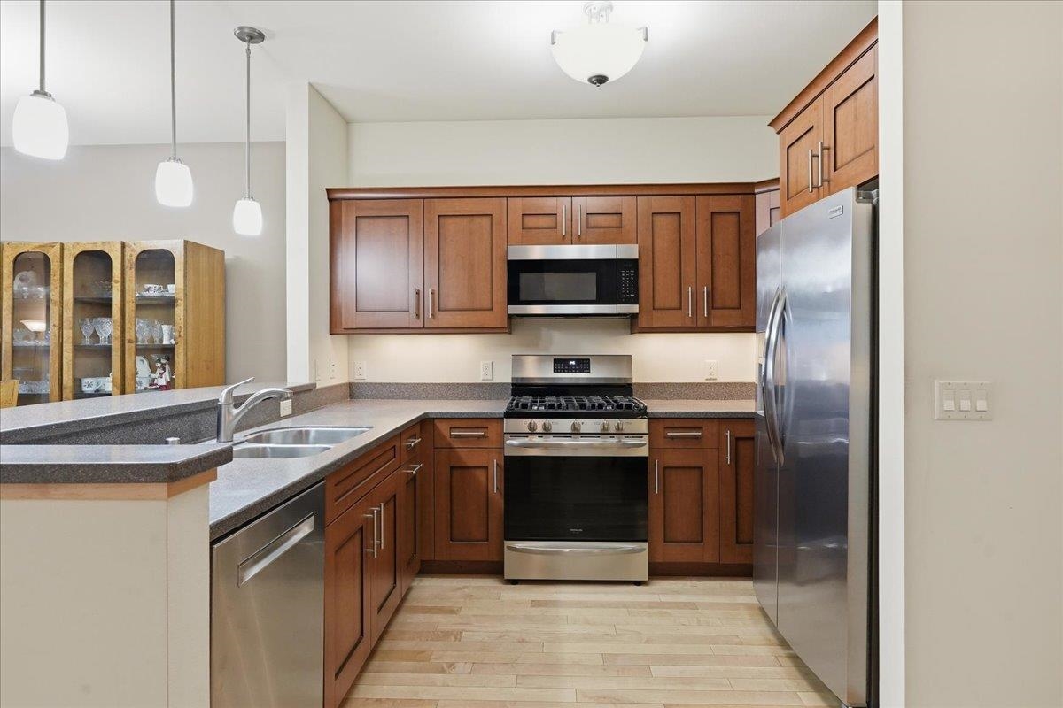 555 South Midvale Boulevard, Unit 216 Madison, WI 53711 - Photo 10 of 30