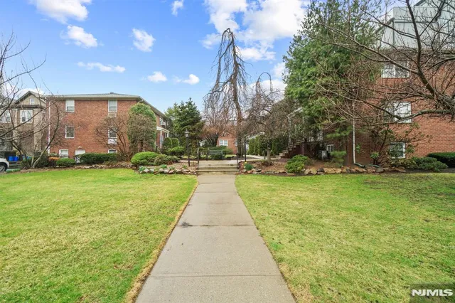 $2,600 | 234 Columbia Avenue, Unit 19, Fort Lee, NJ 07024