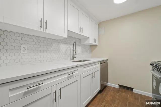 $2,600 | 234 Columbia Avenue, Unit 19, Fort Lee, NJ 07024