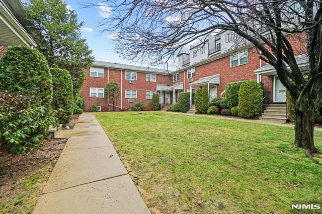 $2,600 | 234 Columbia Avenue, Unit 19, Fort Lee, NJ 07024