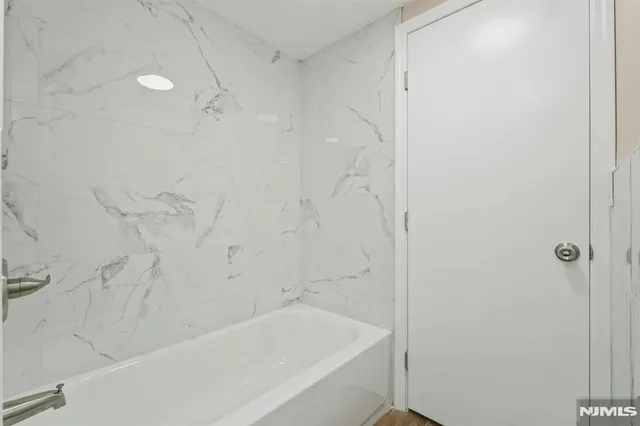 $2,600 | 234 Columbia Avenue, Unit 19, Fort Lee, NJ 07024