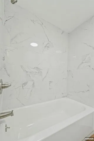 $2,600 | 234 Columbia Avenue, Unit 19, Fort Lee, NJ 07024