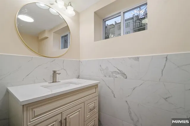 $2,600 | 234 Columbia Avenue, Unit 19, Fort Lee, NJ 07024