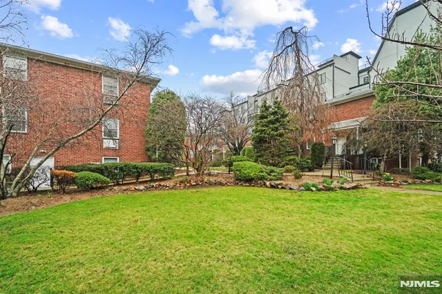 $2,600 | 234 Columbia Avenue, Unit 19, Fort Lee, NJ 07024