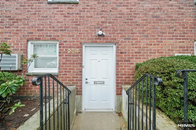 $2,600 | 234 Columbia Avenue, Unit 19, Fort Lee, NJ 07024